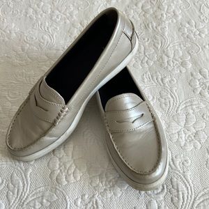 Cole Haan pewter penny loafer deck shoes 8B.